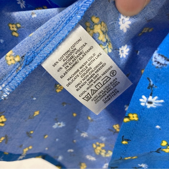 New Ann Taylor Blue Ditsy Floral Wrap Short Sleeve Top Medium - Picture 5 of 10